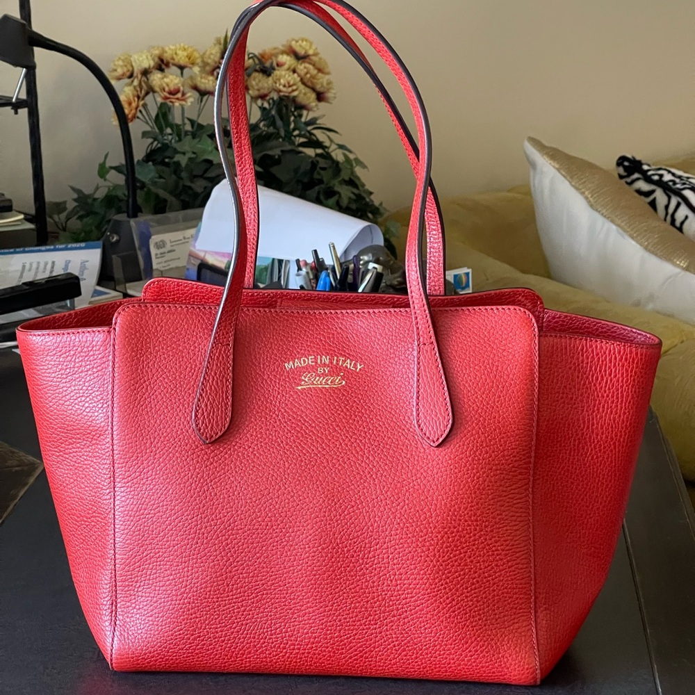 Gucci Red Leather pebbled small swing